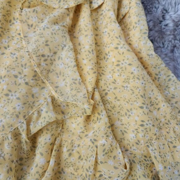 Hollister Spaghetti‎ Strap Wrap Dress Yellow Floral Size Small - Picture 2 of 12